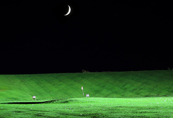 幻想的なライトアップの中で快適ラウンド ナイターゴルフのすすめ 楽天gora